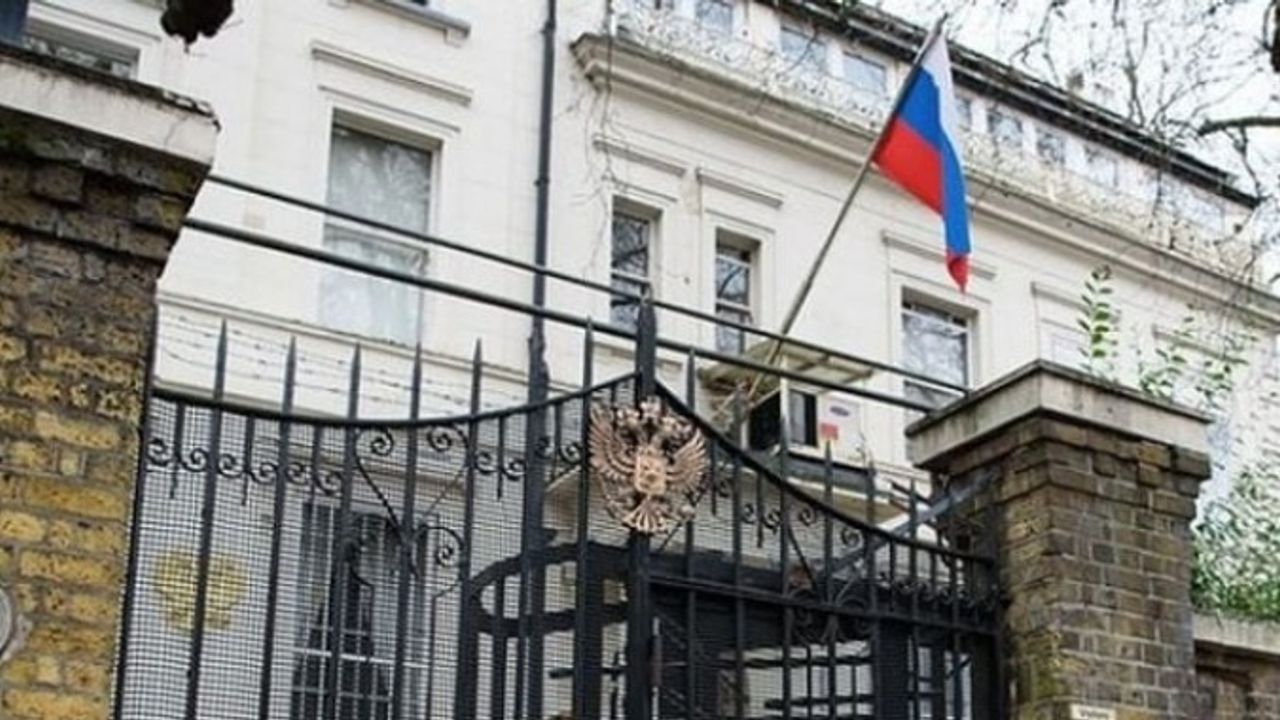 Rusya: İngiltere'ye 50 diplomatını ülkeden çekmesi gerektiğini ilettik