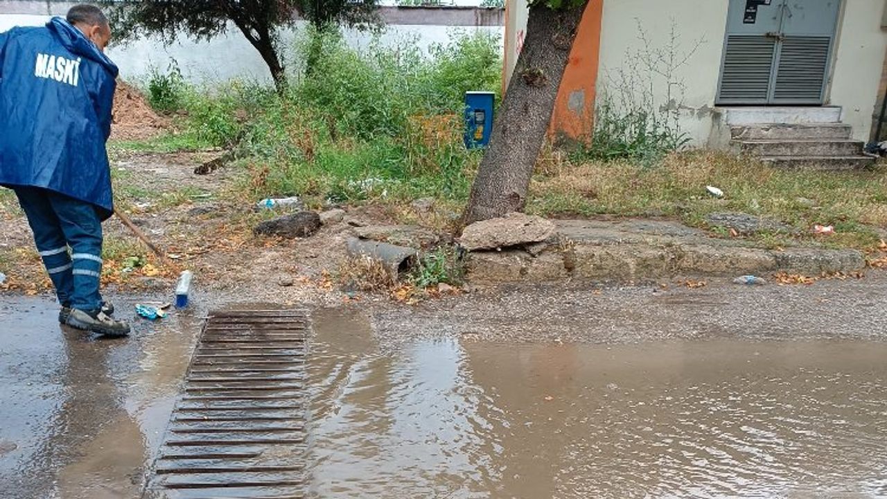 Manisa'da sağanak yağış sonrası tüm ekipler sahada
