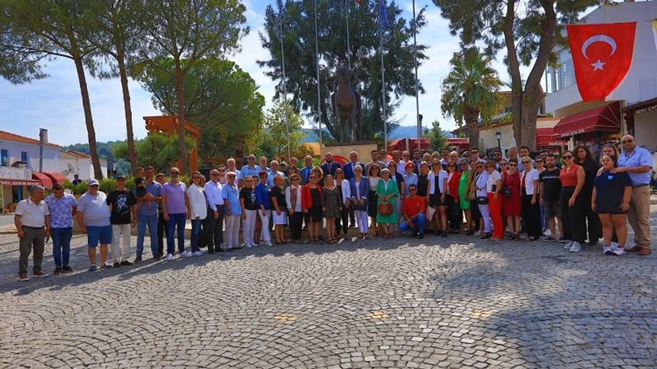 CHP Güzelbahçe'den Ata'ya 100. yıl çelengi