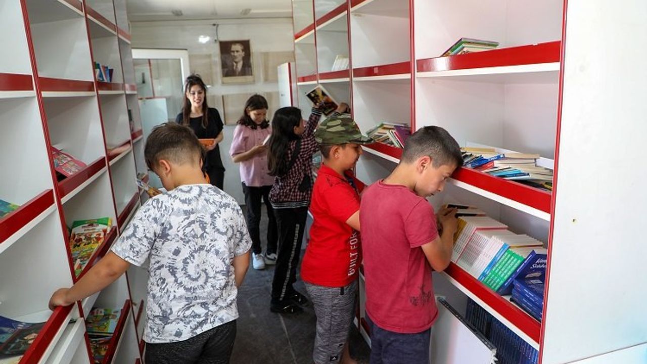 Kayseri Talas'ın Gezici Kütüphanesi kırsalı dolaştı