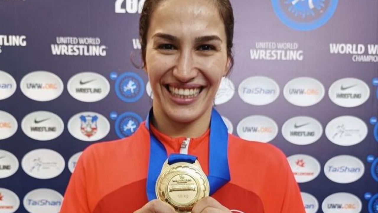 Milli güreşçi Buse Tosun Çavuşoğlu dünya şampiyonu