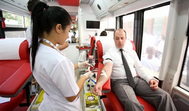Türk Kızılayı kan bağış ekipleri 15 Temmuz'da meydanlarda