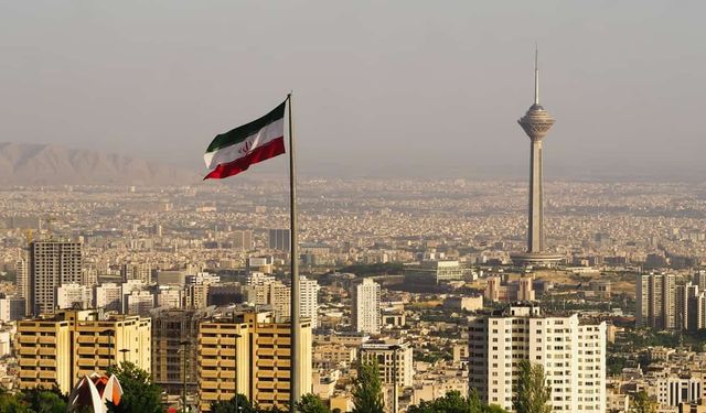 İran Hükümeti Aşırı Sıcaklarda Önlem Alıyor: Tüm Kurumlar Tatil Edildi