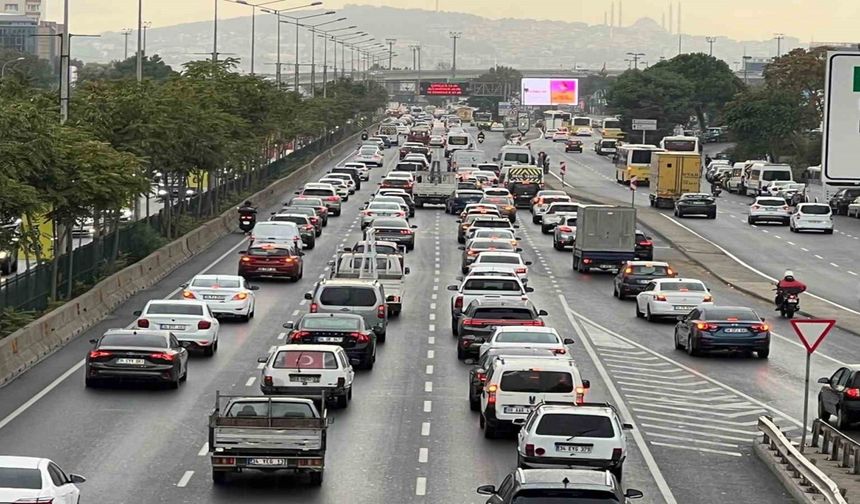 İstanbul trafik yoğunluğu son durum! Yağışla birlikte trafik kilitlendi